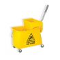 Cubo con ruedas con prensa plana 20 l